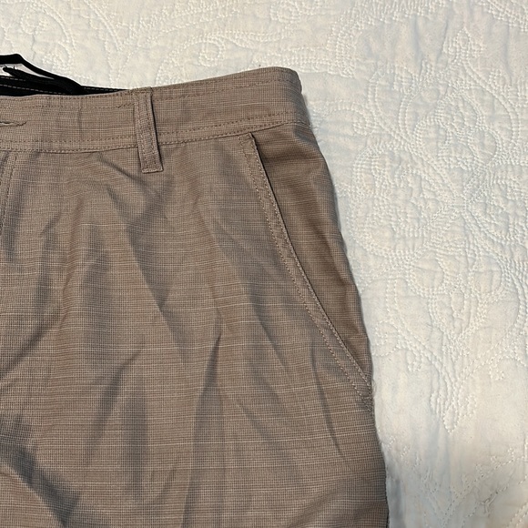 Da Hui size 36 Taupe Hybrid Board / Surf Shorts. 2 side, 1 back, 1 leg pocket. - Picture 5 of 8